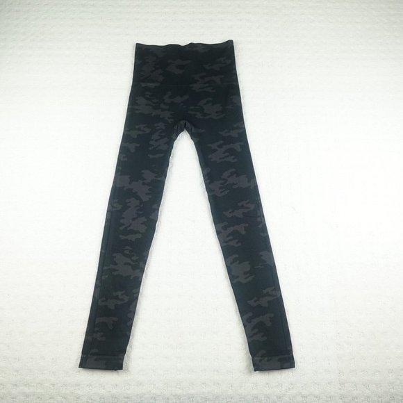 SPANX Pants - Spanx Leggings Womens Small Gray Camo Look At Me Now Seamless Cropped Gym Ladies